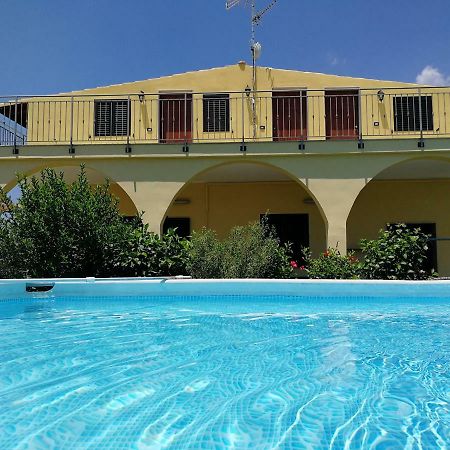 Villa Sole - Finaiti - Appartamento Per Turisti Флоридия Экстерьер фото