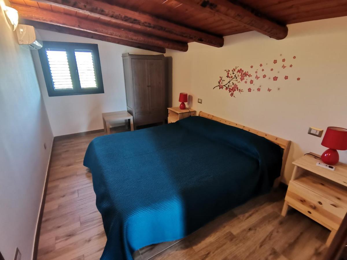 Villa Sole - Finaiti - Appartamento Per Turisti Флоридия Экстерьер фото