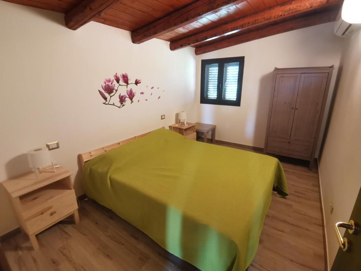 Villa Sole - Finaiti - Appartamento Per Turisti Флоридия Экстерьер фото