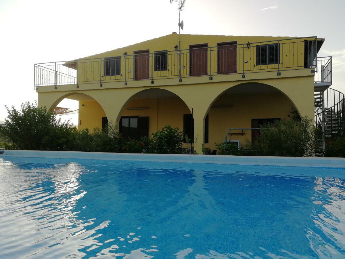 Villa Sole - Finaiti - Appartamento Per Turisti Флоридия Экстерьер фото