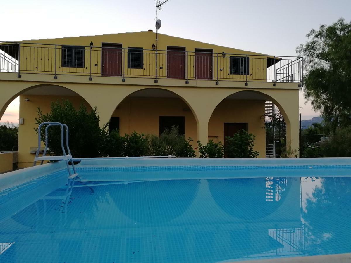 Villa Sole - Finaiti - Appartamento Per Turisti Флоридия Экстерьер фото