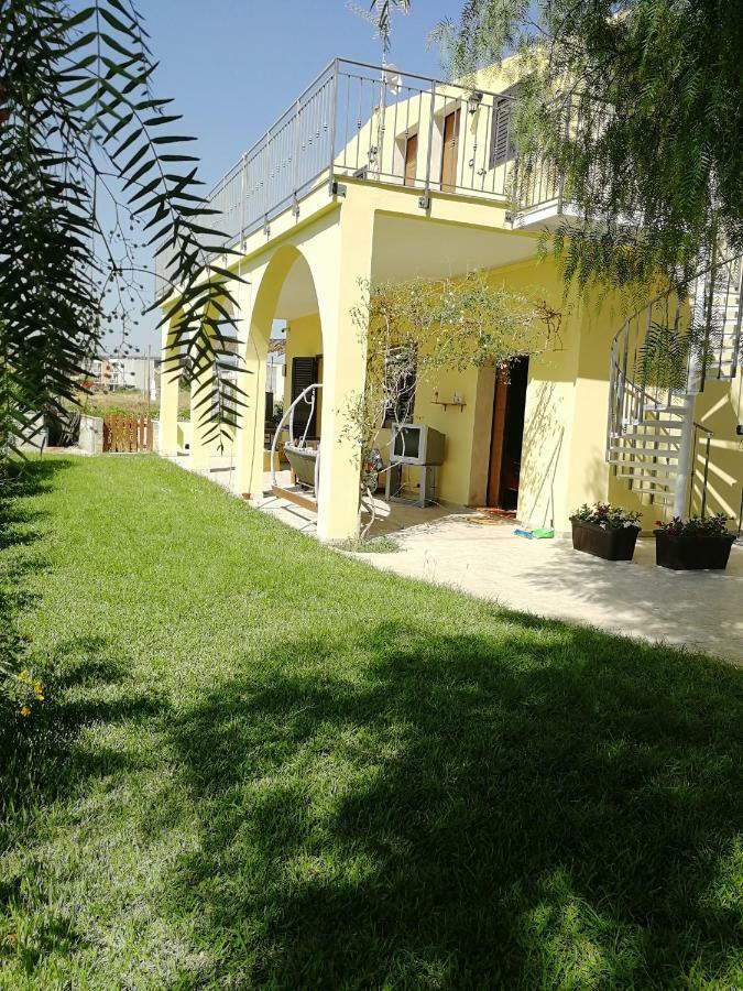 Villa Sole - Finaiti - Appartamento Per Turisti Флоридия Экстерьер фото