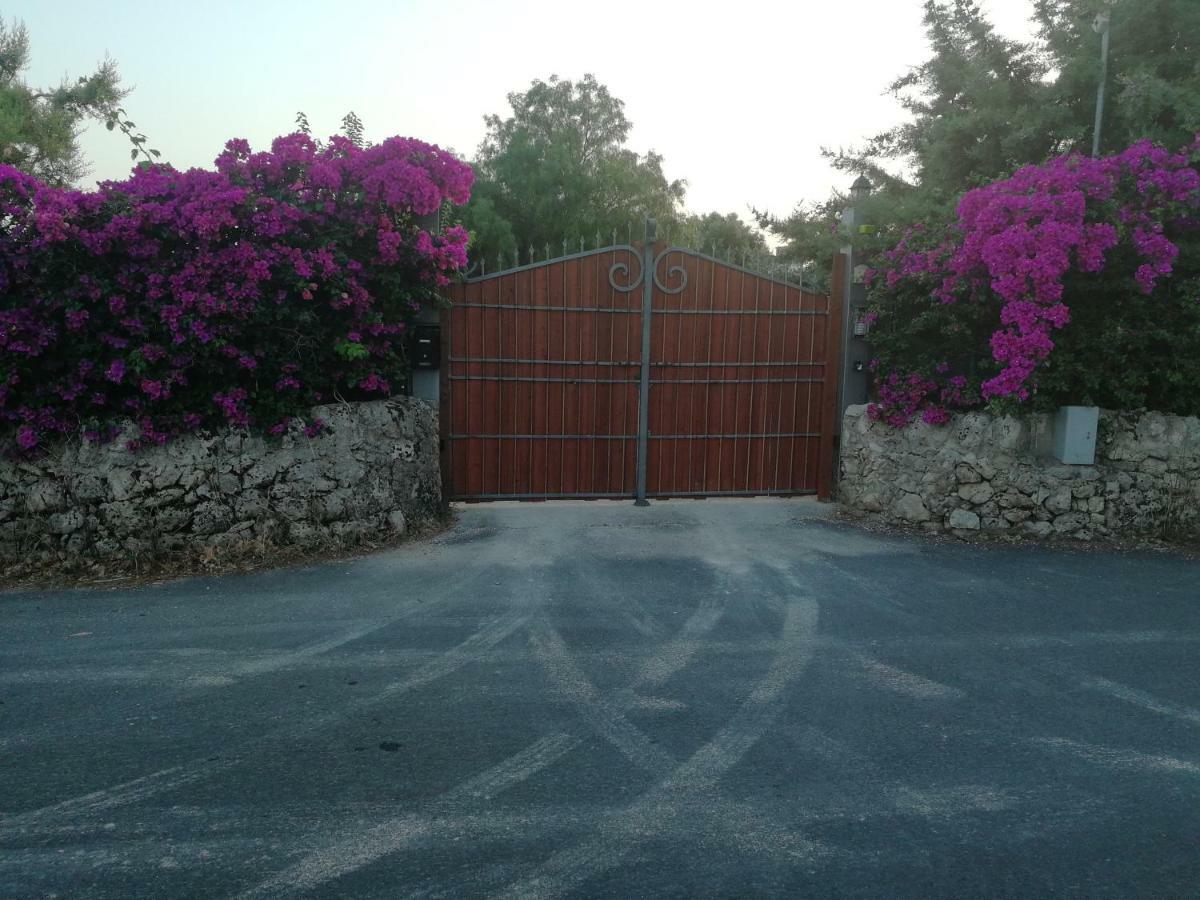 Villa Sole - Finaiti - Appartamento Per Turisti Флоридия Экстерьер фото